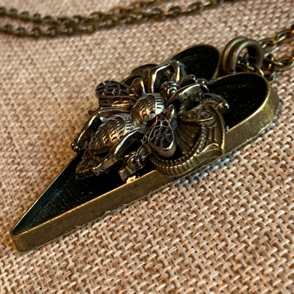 Bee Heart Necklace layered New Handmade - Picture 5 of 9